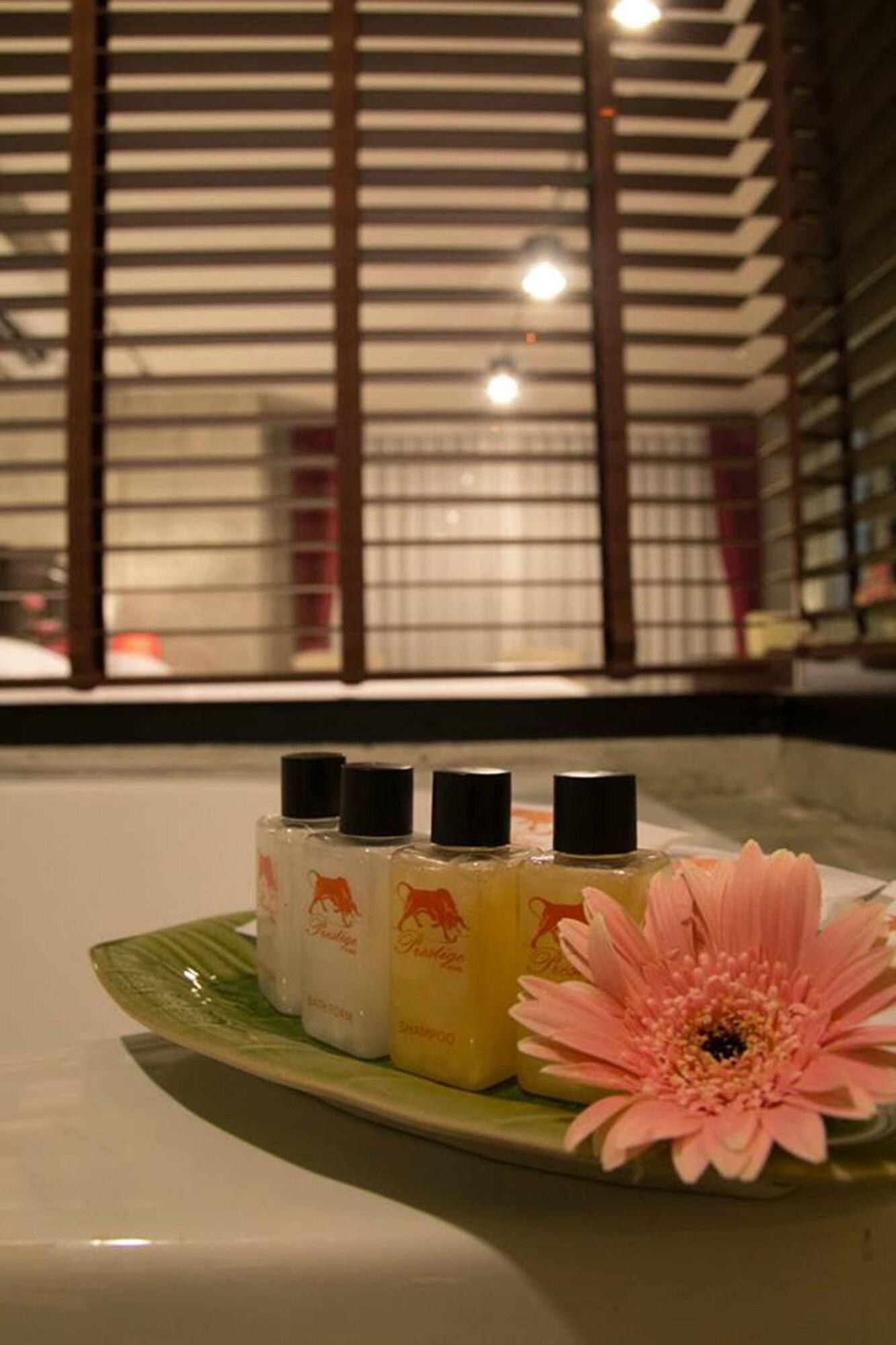 Prestige Chiang Mai Hotel Bagian luar foto