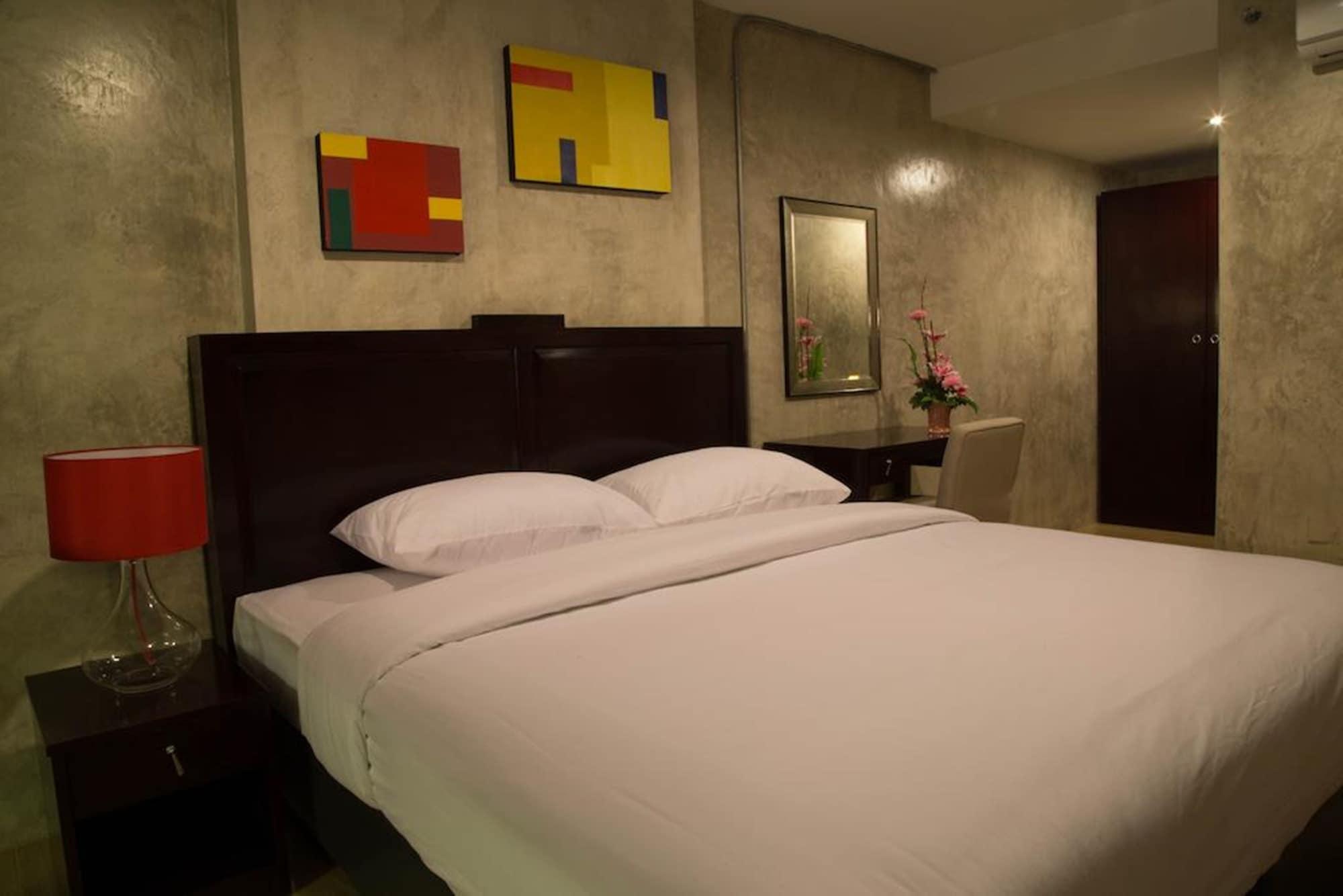 Prestige Chiang Mai Hotel Bagian luar foto