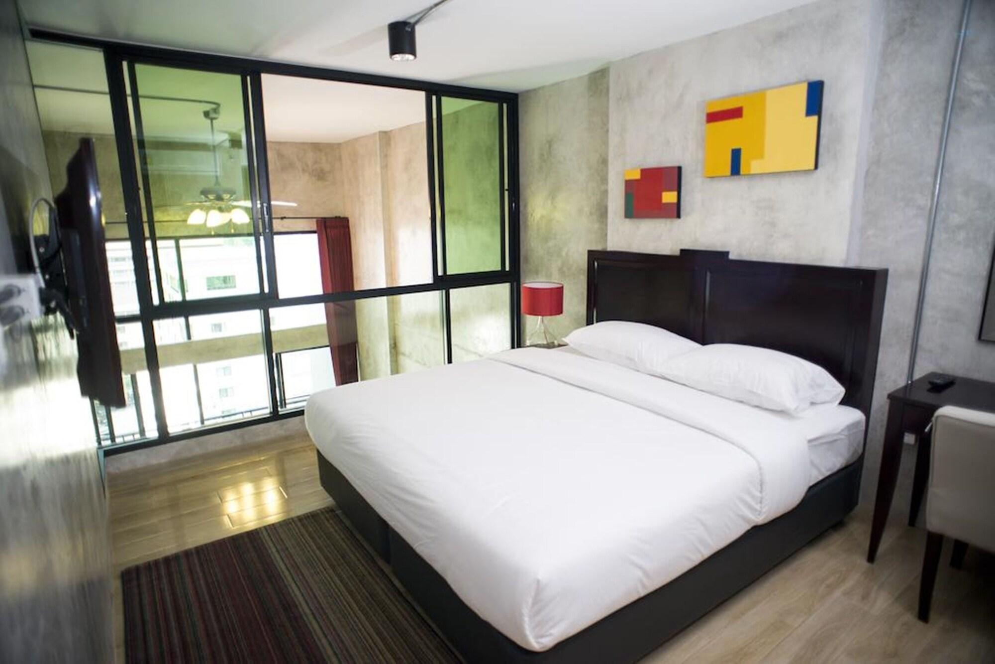 Prestige Chiang Mai Hotel Bagian luar foto