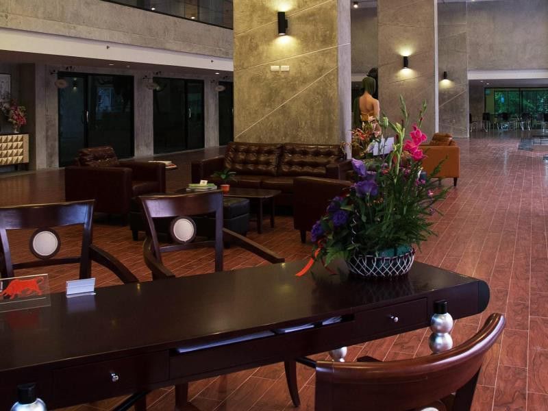 Prestige Chiang Mai Hotel Bagian luar foto