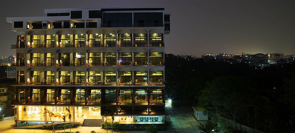 Prestige Chiang Mai Hotel Bagian luar foto