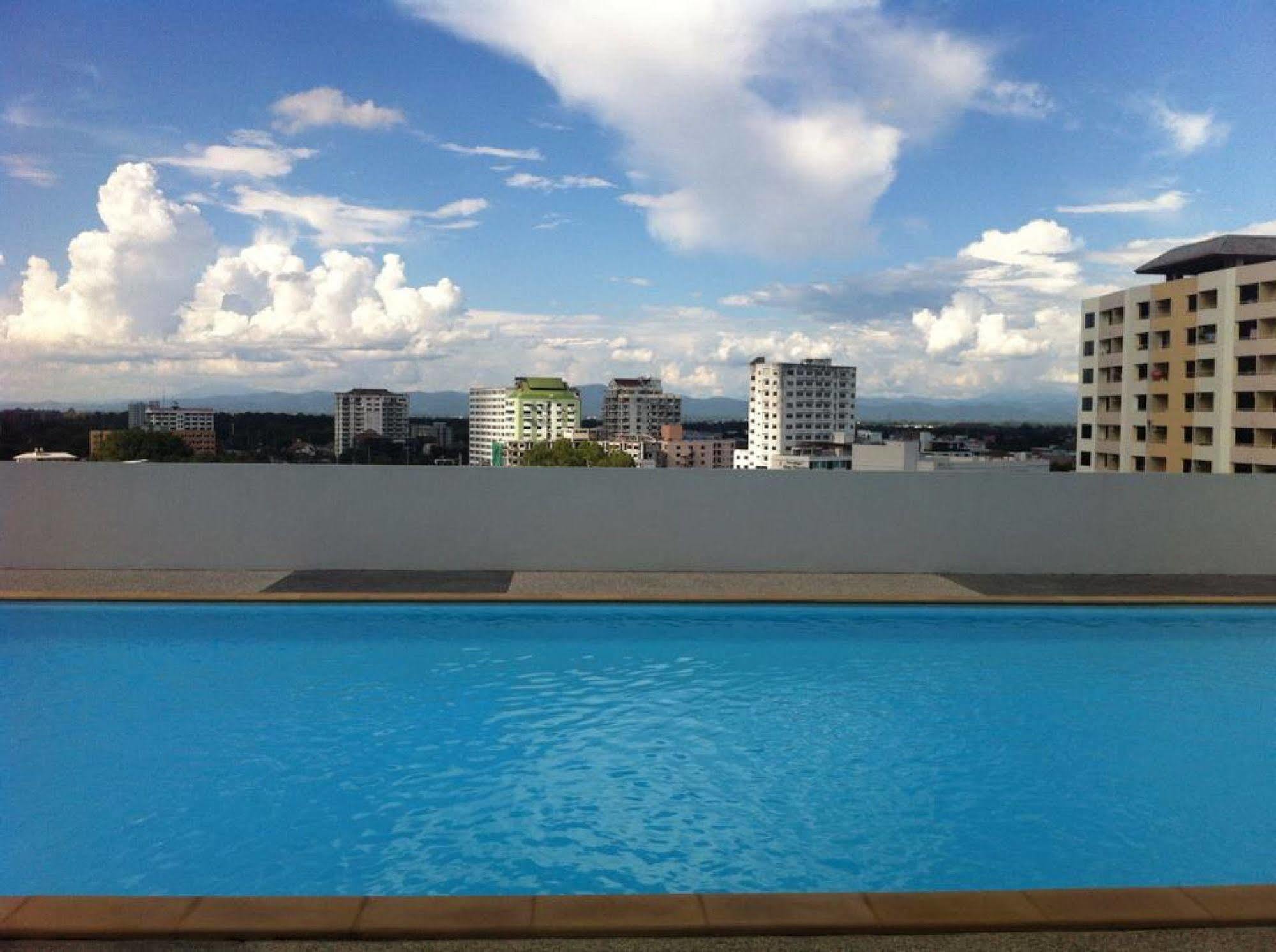 Prestige Chiang Mai Hotel Bagian luar foto