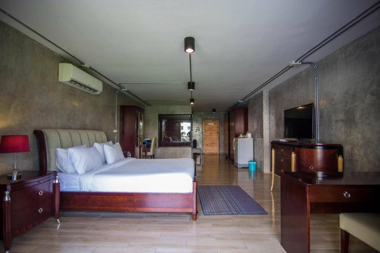 Prestige Chiang Mai Hotel Bagian luar foto