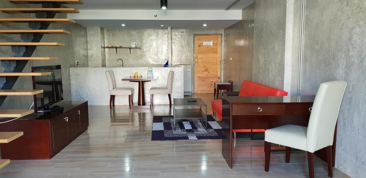 Prestige Chiang Mai Hotel Bagian luar foto