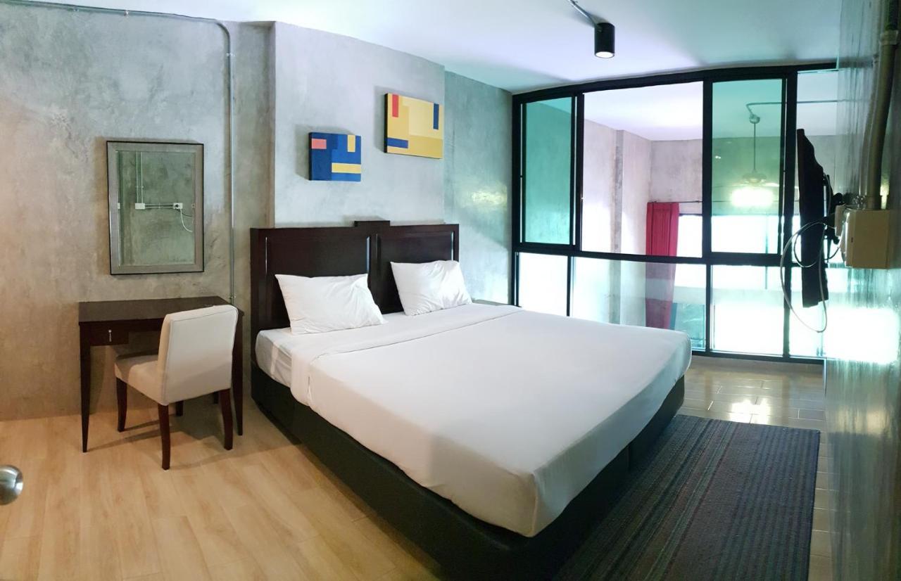 Prestige Chiang Mai Hotel Bagian luar foto