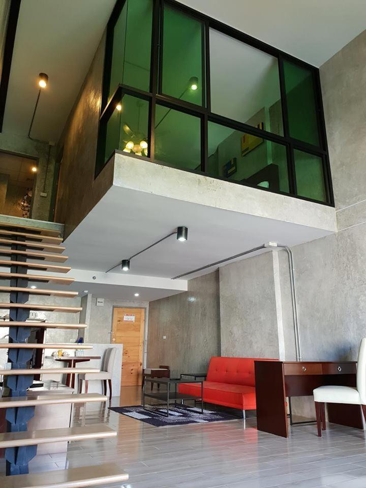 Prestige Chiang Mai Hotel Bagian luar foto