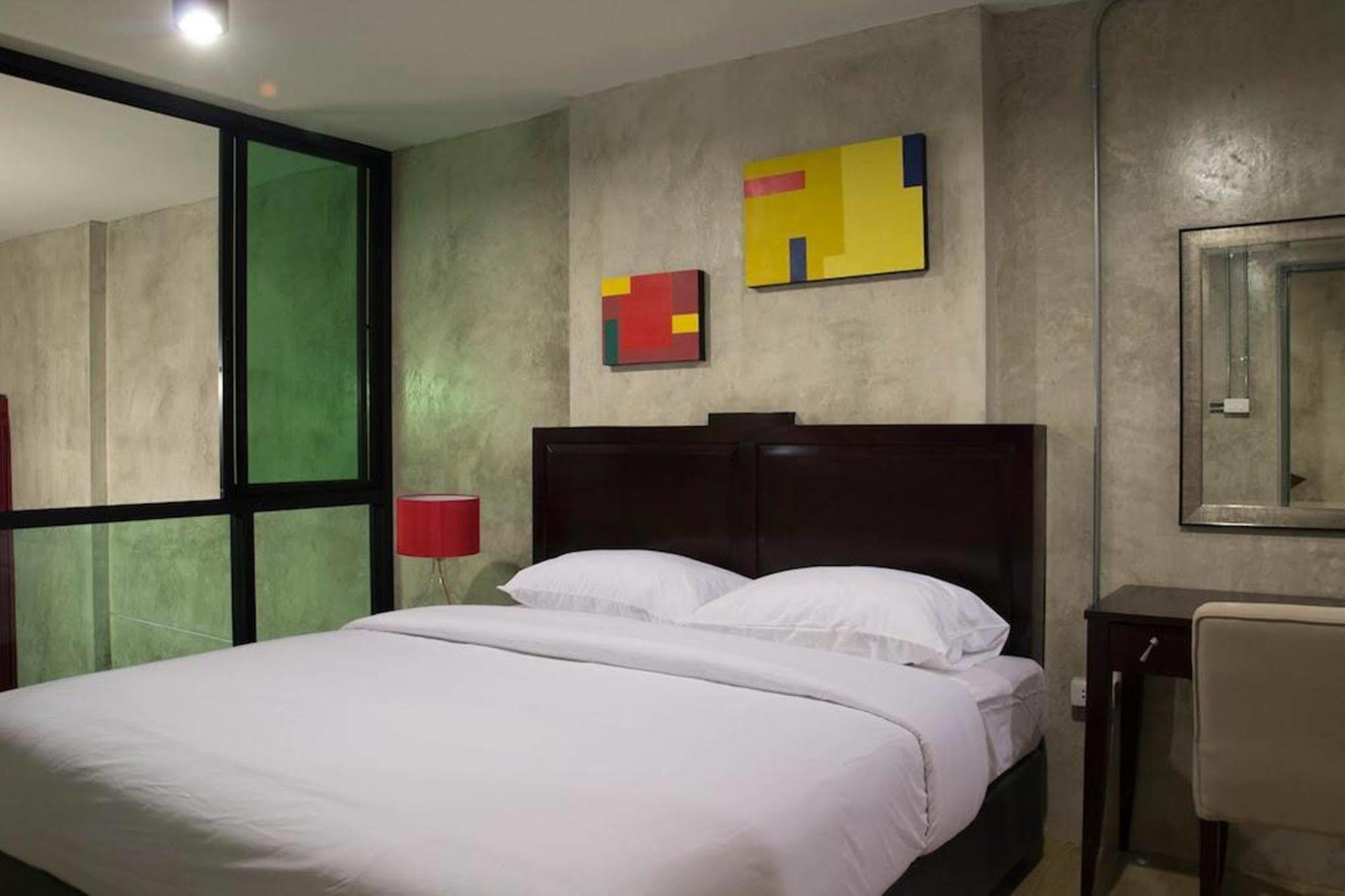 Prestige Chiang Mai Hotel Bagian luar foto